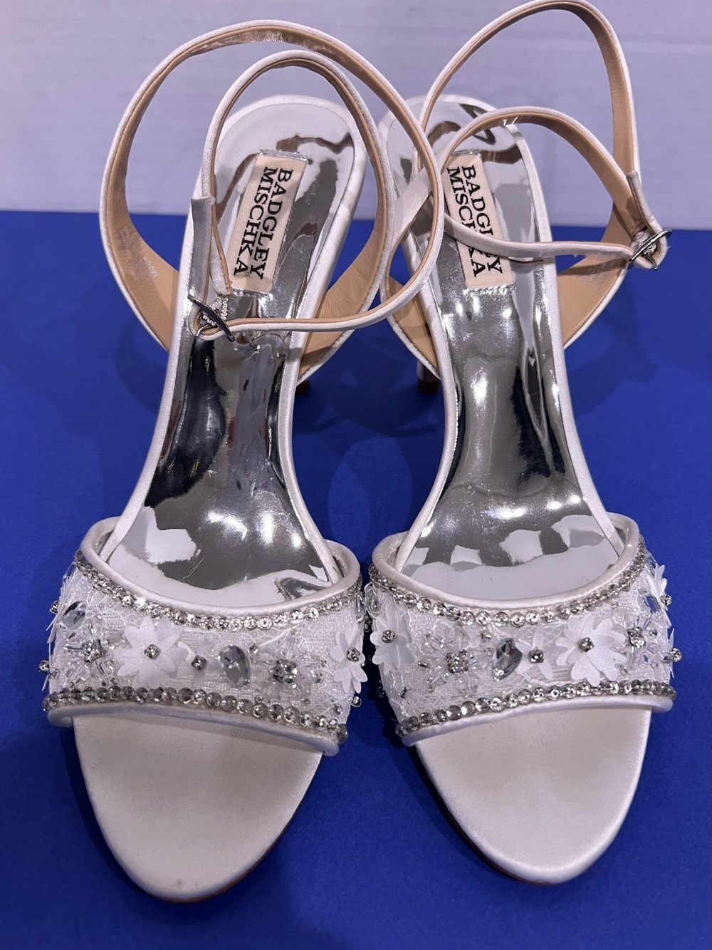 Badgley Mischka White Silver Floral Rhinestone Bridal Heels Evening Wear